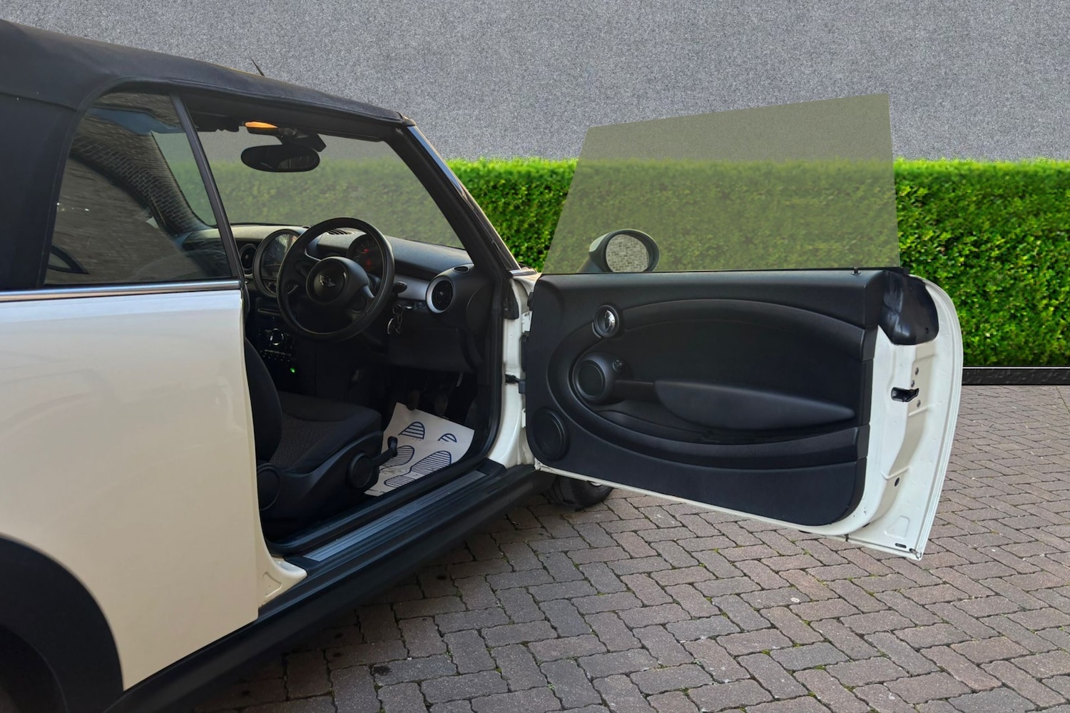 Used MINI Convertible 2015 for sale - 77721619: Photo 27