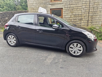 Used Peugeot 208 2014 for sale - 75535737: Photo