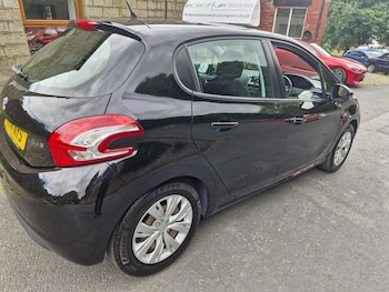 Used Peugeot 208 2014 for sale - 75535737: Photo