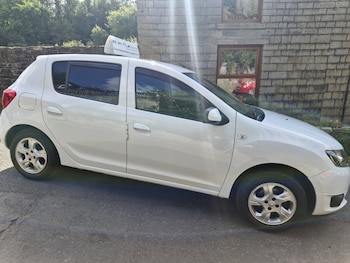 Used Dacia Sandero 2016 for sale - 75828794: Photo
