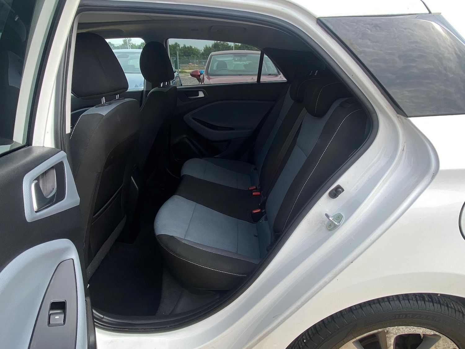 Used Hyundai i20 2015 for sale - 76626574: Photo 32