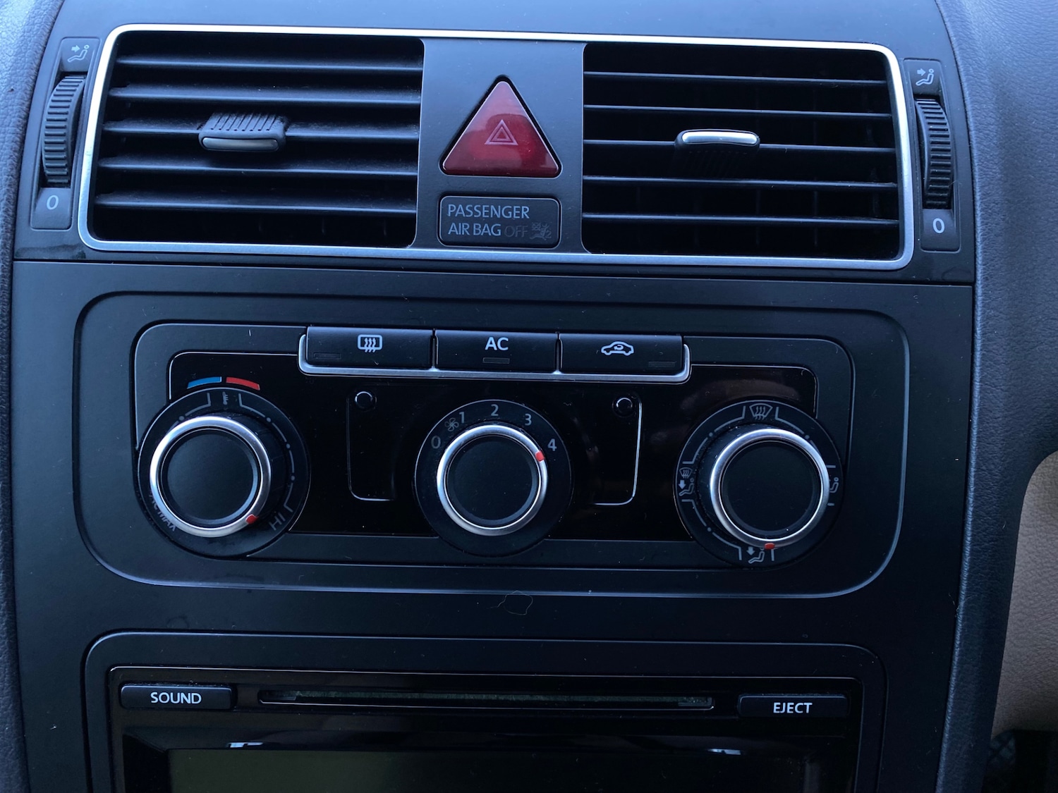 Used Volkswagen Touran 2011 for sale - 76652301: Photo 10