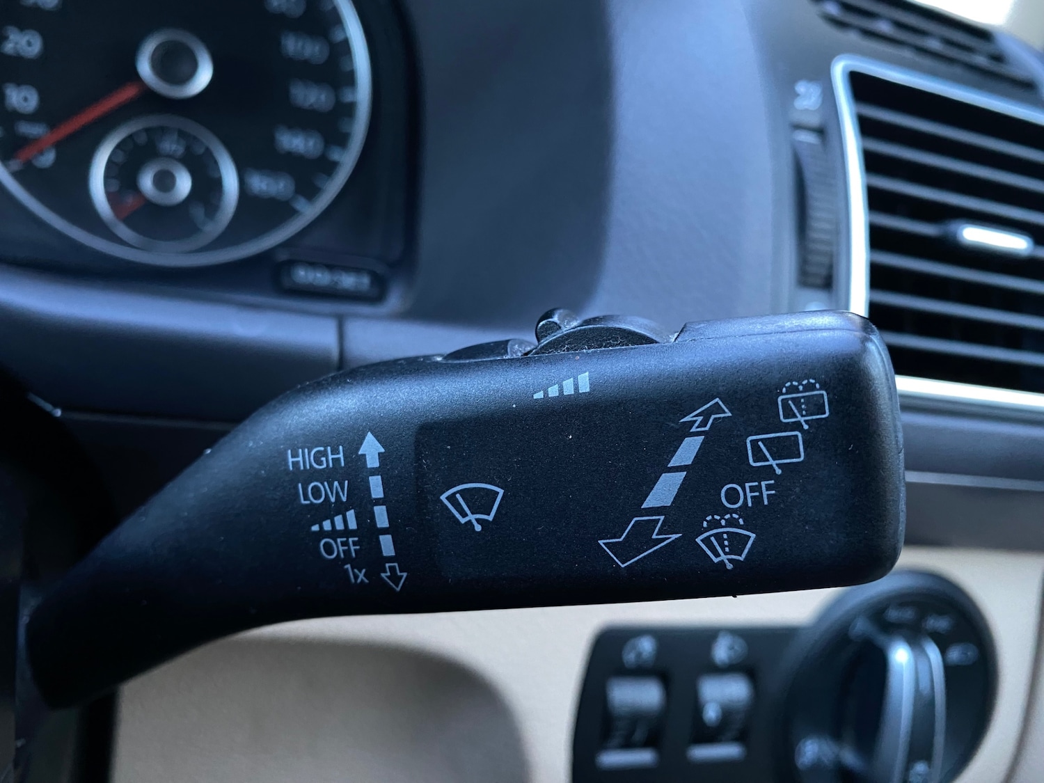 Used Volkswagen Touran 2011 for sale - 76652301: Photo 12