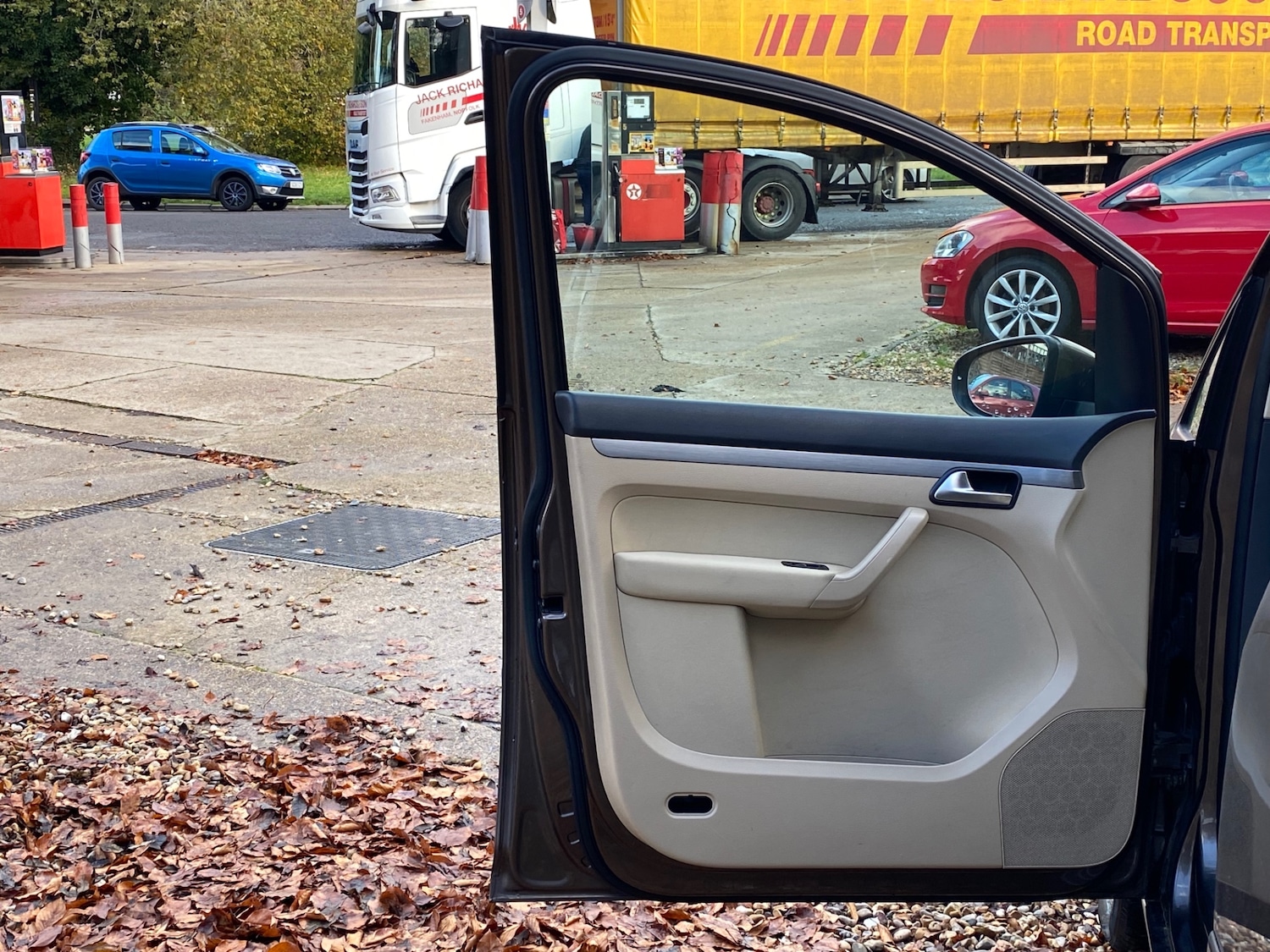 Used Volkswagen Touran 2011 for sale - 76652301: Photo 20