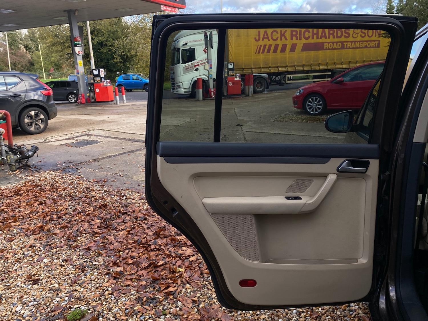 Used Volkswagen Touran 2011 for sale - 76652301: Photo 22