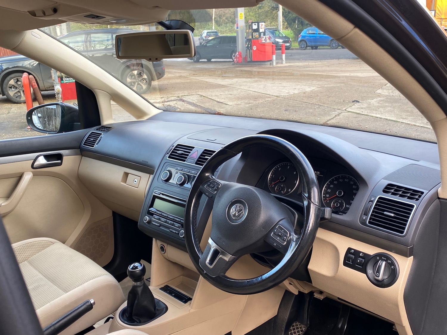 Used Volkswagen Touran 2011 for sale - 76652301: Photo 24