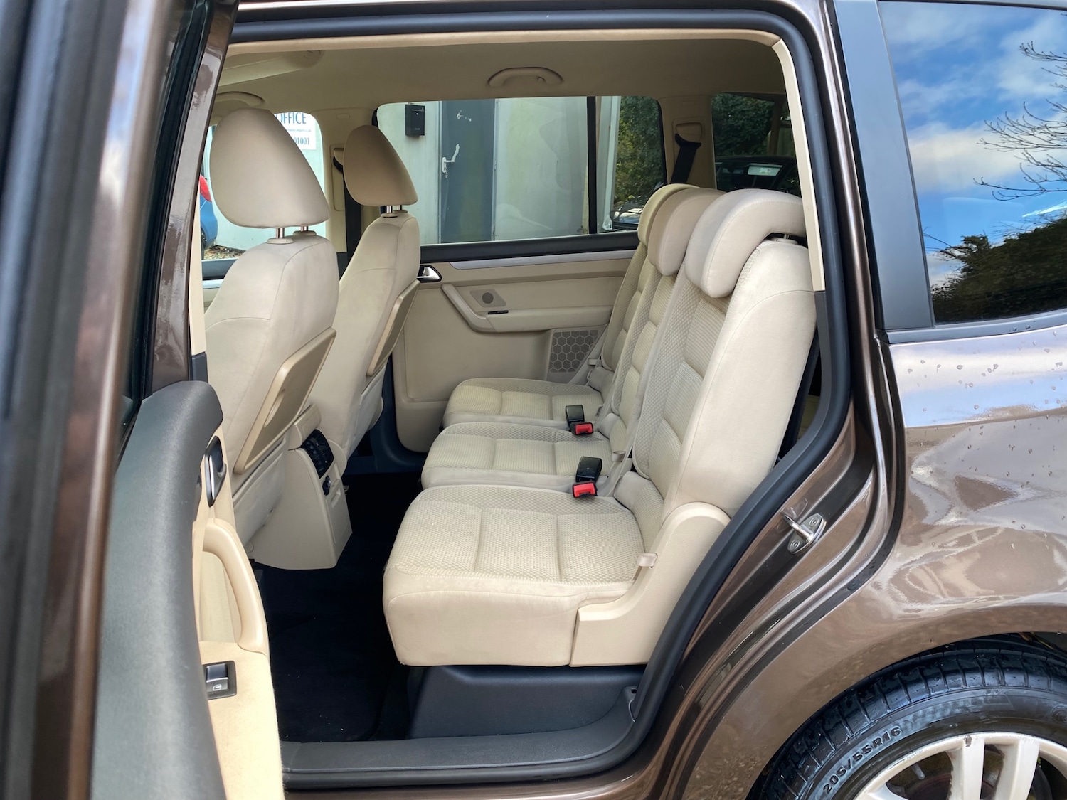 Used Volkswagen Touran 2011 for sale - 76652301: Photo 32