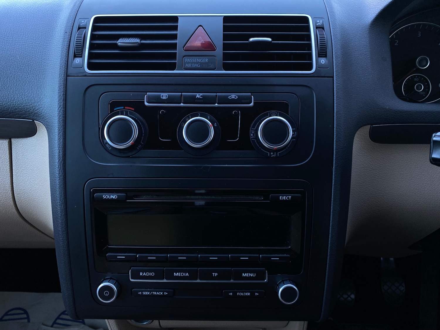 Used Volkswagen Touran 2011 for sale - 76652301: Photo 9