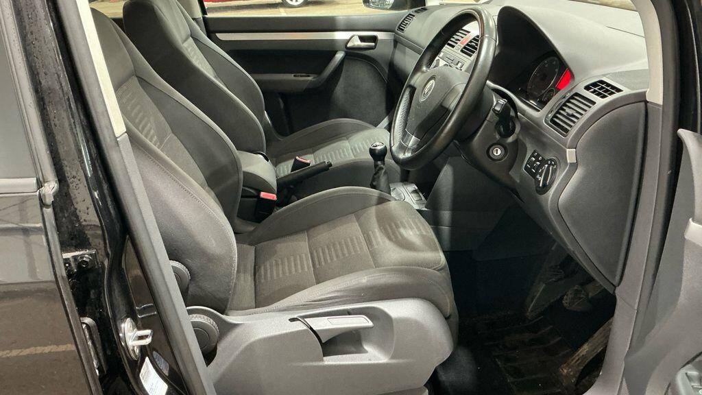 Used Volkswagen Touran 2009 for sale - 77478759: Photo 9