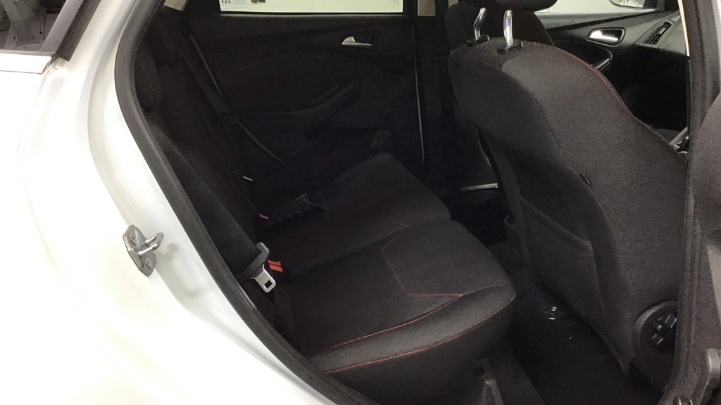 Used Ford Focus 2015 for sale - 76905093: Photo 8