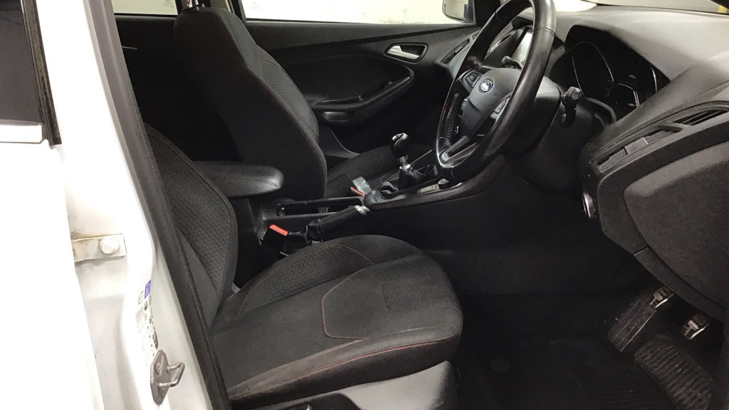 Used Ford Focus 2015 for sale - 76905093: Photo 9