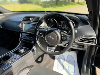 Used Jaguar XE 2015 for sale - 79463584: Photo