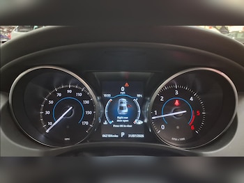 Used Jaguar XE 2017 for sale - 79463535: Photo