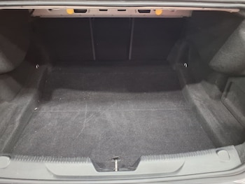 Used Jaguar XE 2017 for sale - 79463535: Photo