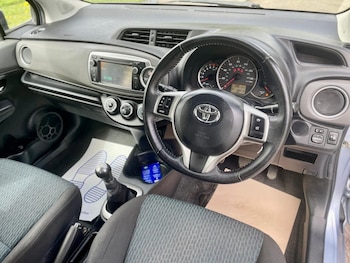 Used Toyota Yaris 2012 for sale - 79568963: Photo
