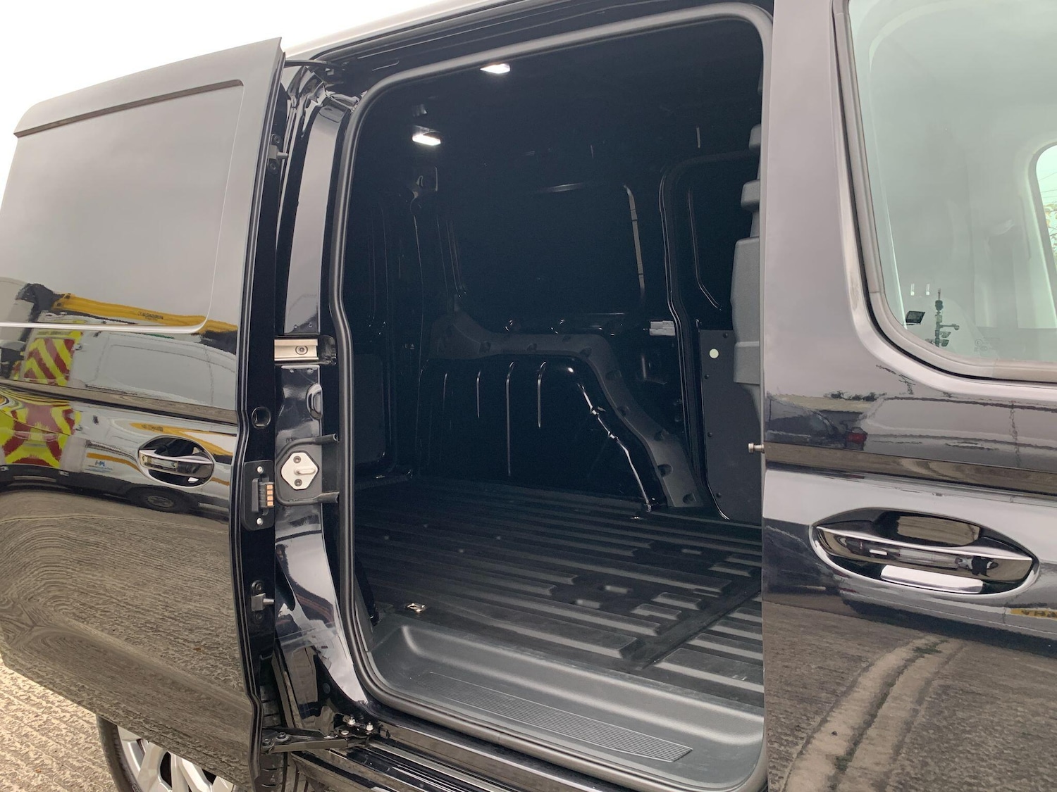 Used Ford Transit Connect 2025 for sale - 76498728: Photo 35