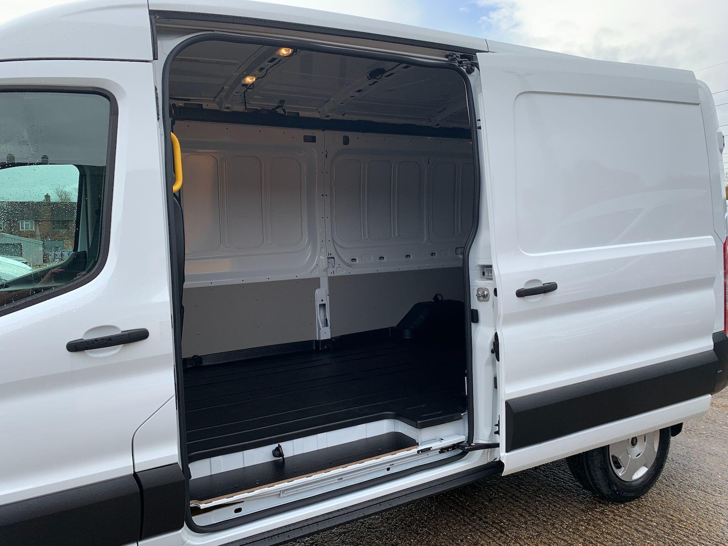 Used Ford E-Transit 2025 for sale - 76433374: Photo 13