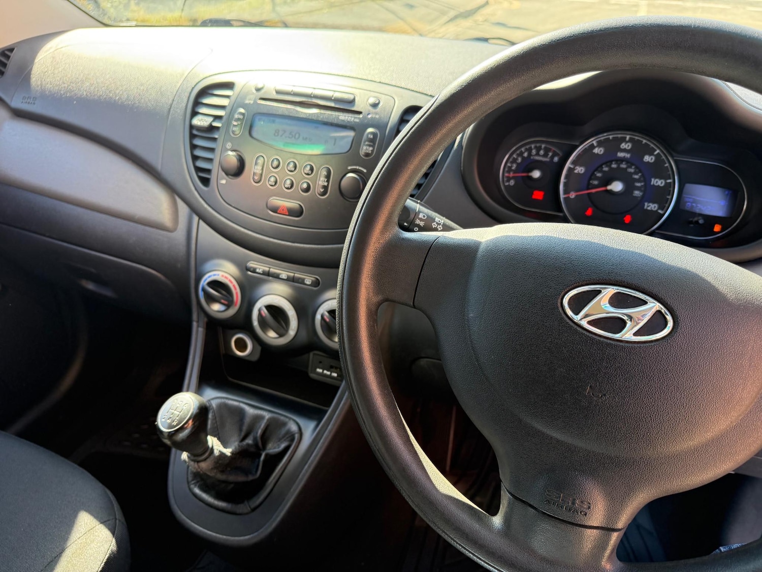Used Hyundai i10 2011 for sale - 76445387: Photo 14