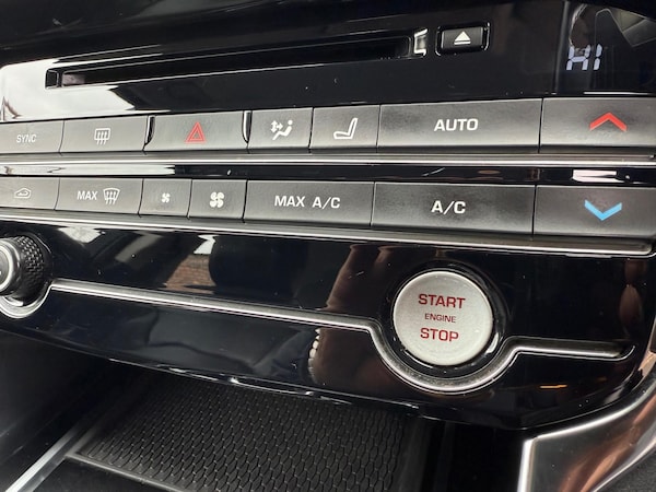 Used Jaguar XE 2019 for sale - 75226797: Photo 22