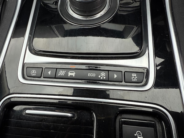 Used Jaguar XE 2019 for sale - 75226797: Photo 23