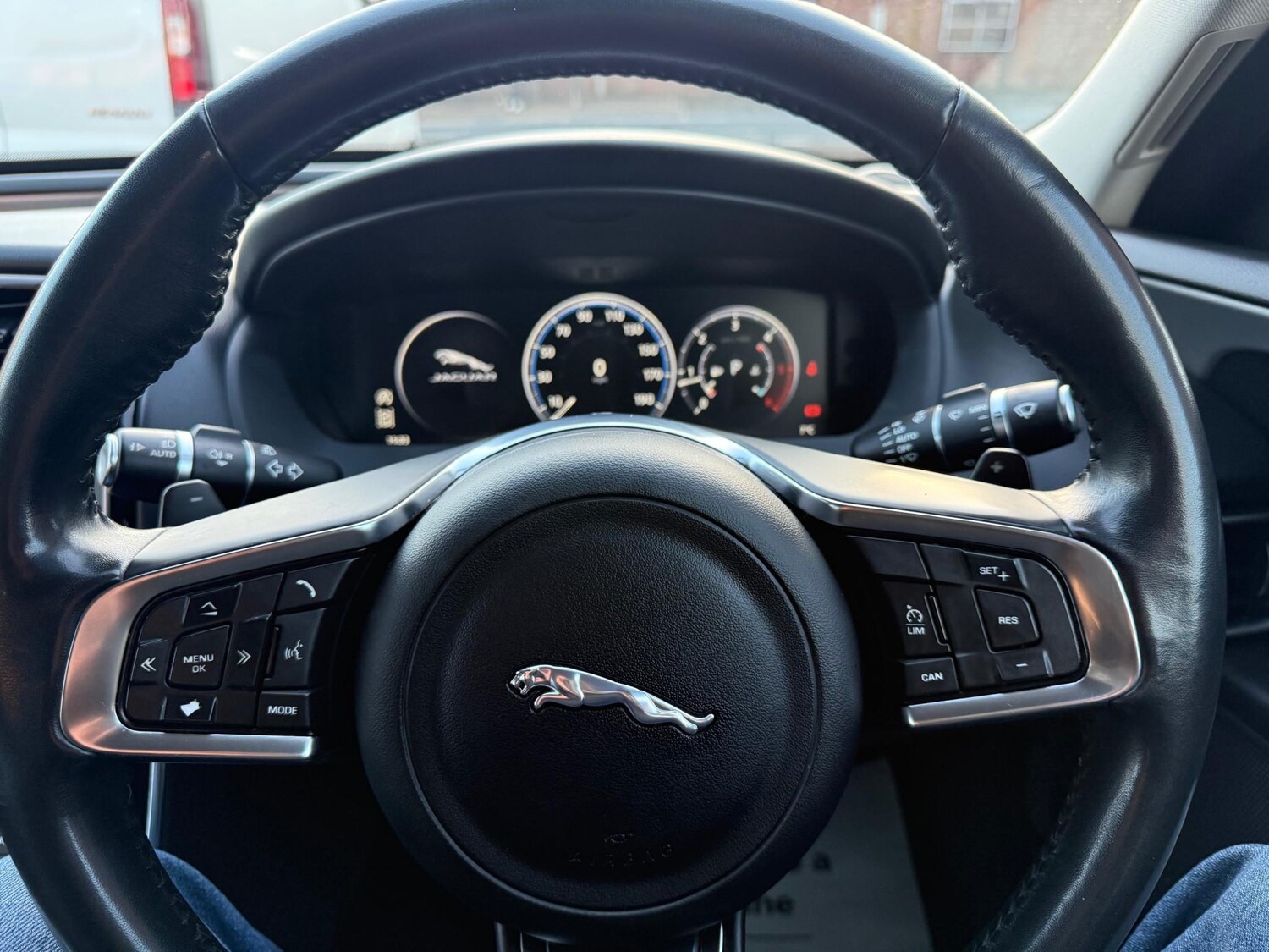 Used Jaguar XE 2019 for sale - 76798547: Photo 12