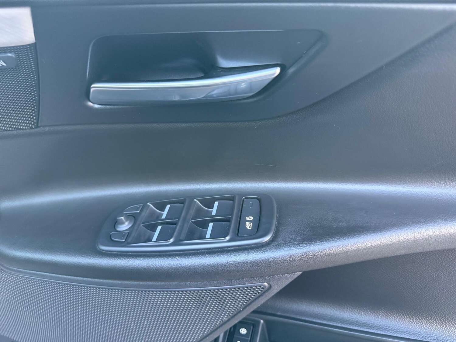 Used Jaguar XE 2019 for sale - 76798547: Photo 14