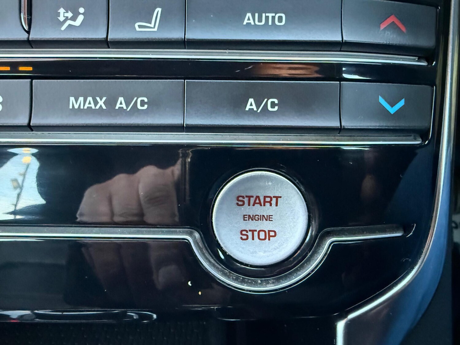 Used Jaguar XE 2019 for sale - 76798547: Photo 25