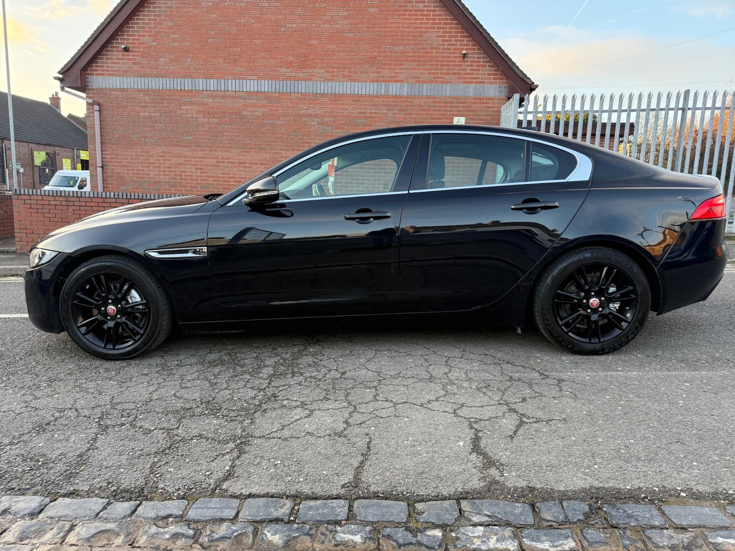 Used Jaguar XE 2019 for sale - 76798547: Photo 4