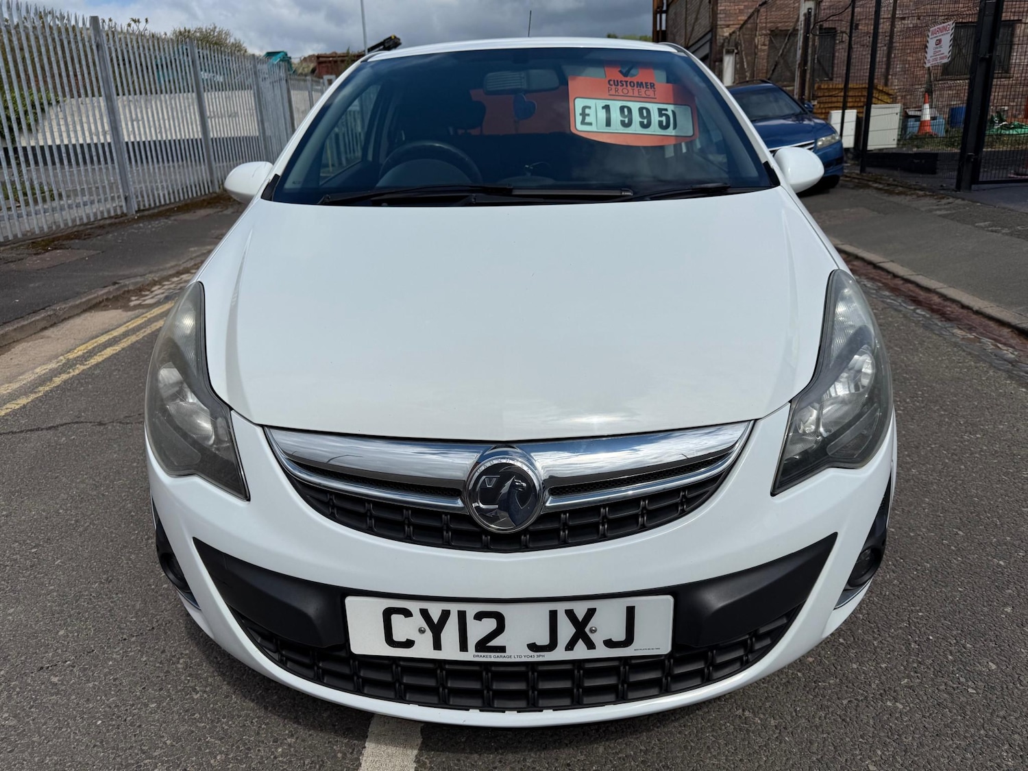 Used Vauxhall Corsa 2012 for sale - 76312687: Photo 2