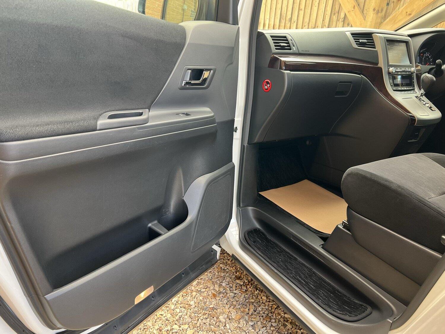 Used Toyota Alphard for sale - 76859132: Photo 21