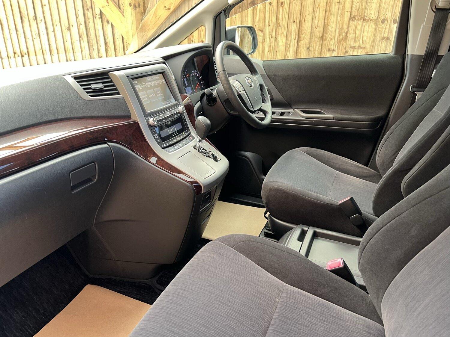 Used Toyota Alphard 2024 for sale - 76958841: Photo 19