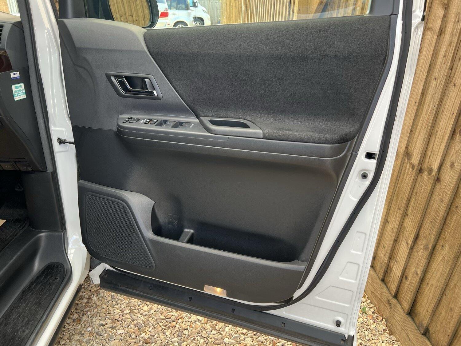 Used Toyota Alphard 2024 for sale - 76958841: Photo 9