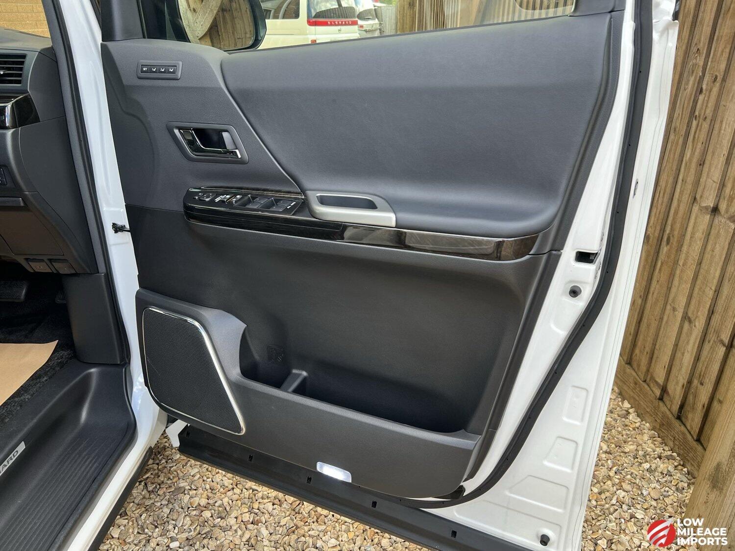 Used Toyota Alphard 2025 for sale - 76958839: Photo 9