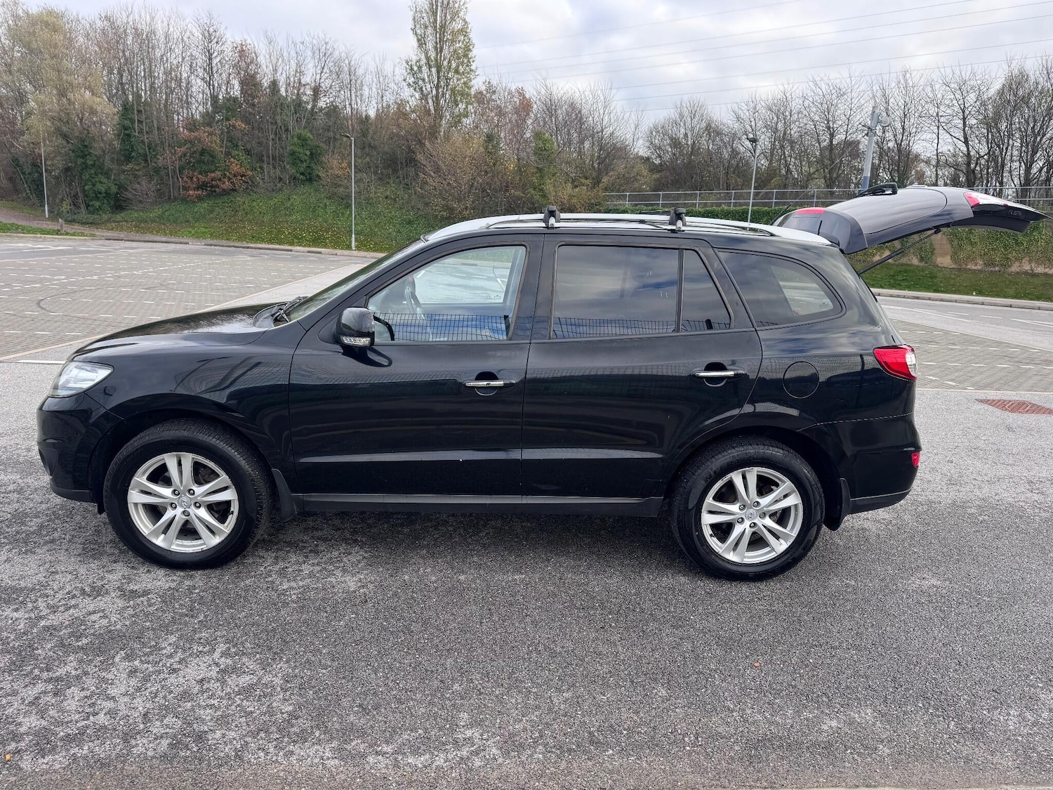 Used Hyundai Santa Fe 2011 for sale - 76597070: Photo 10