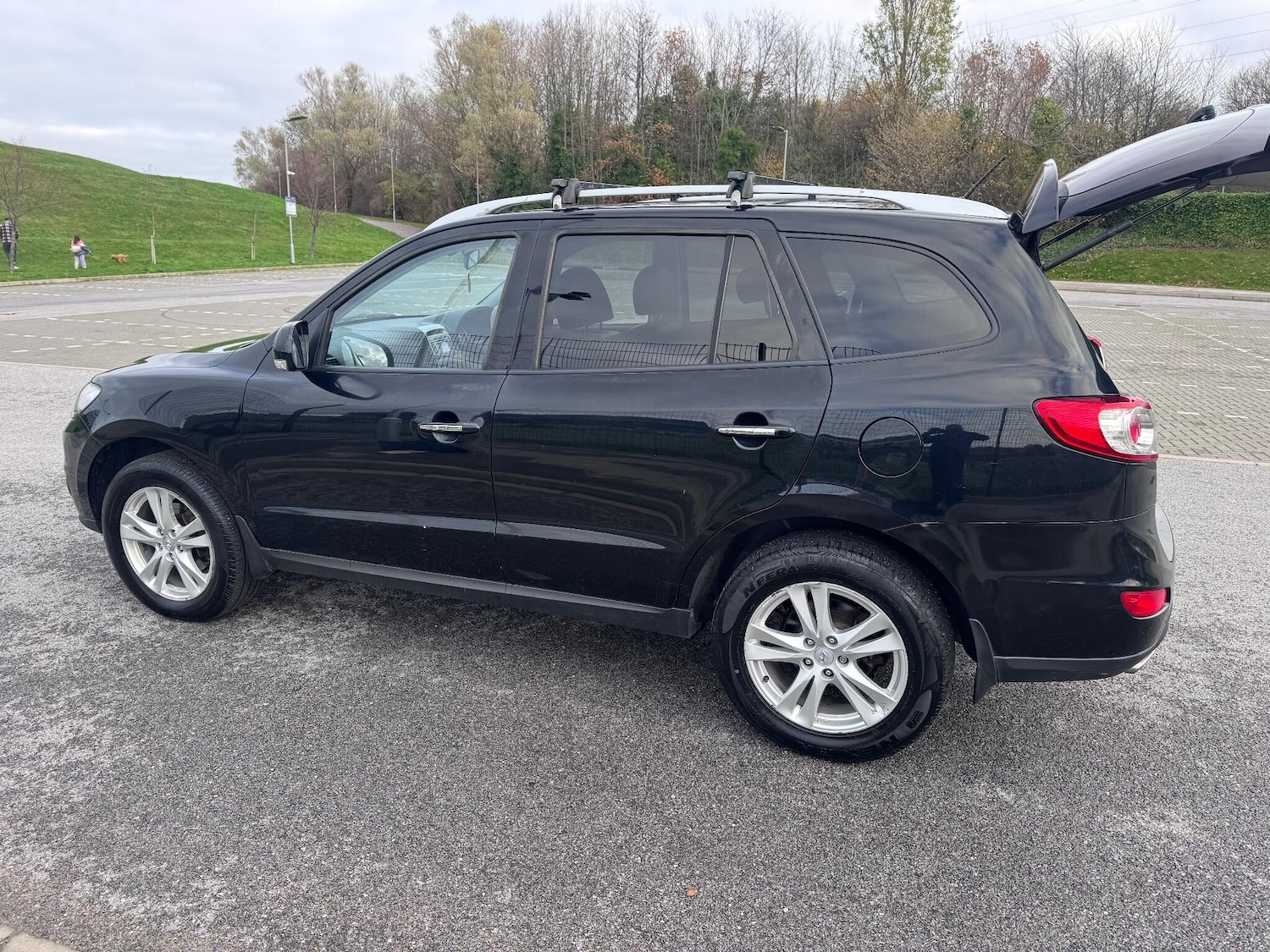 Used Hyundai Santa Fe 2011 for sale - 76597070: Photo 12