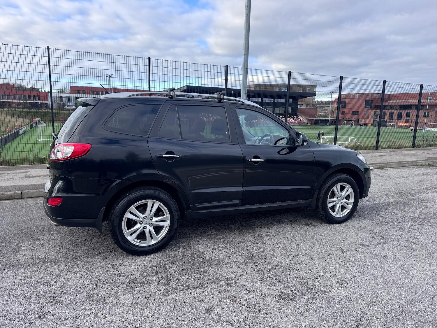 Used Hyundai Santa Fe 2011 for sale - 76597070: Photo 16