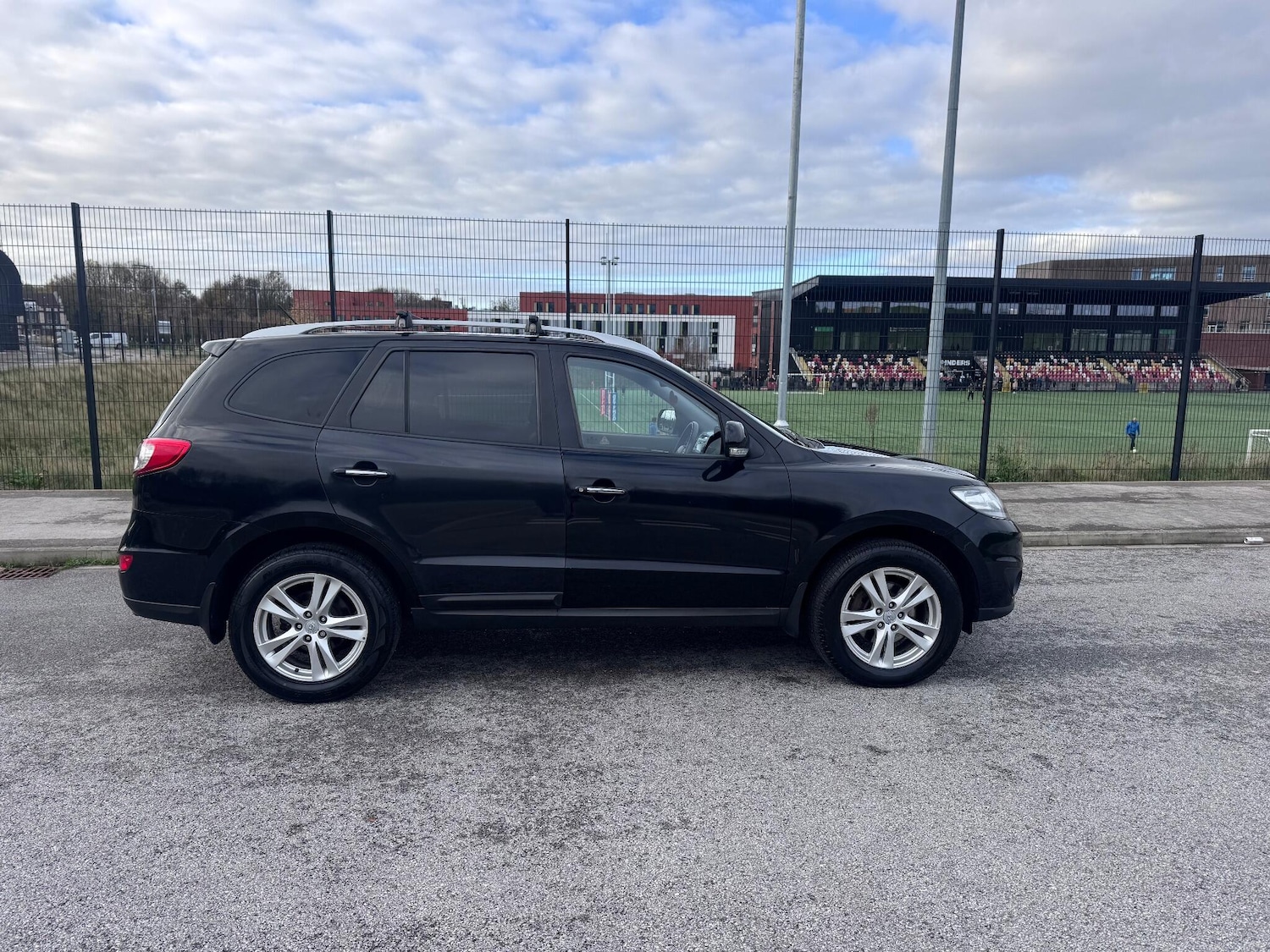 Used Hyundai Santa Fe 2011 for sale - 76597070: Photo 17