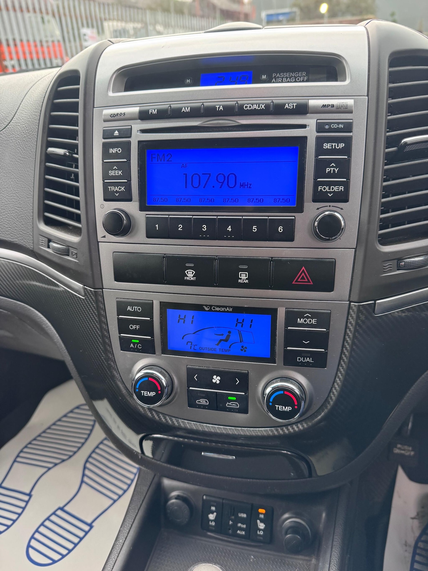 Used Hyundai Santa Fe 2011 for sale - 76597070: Photo 29