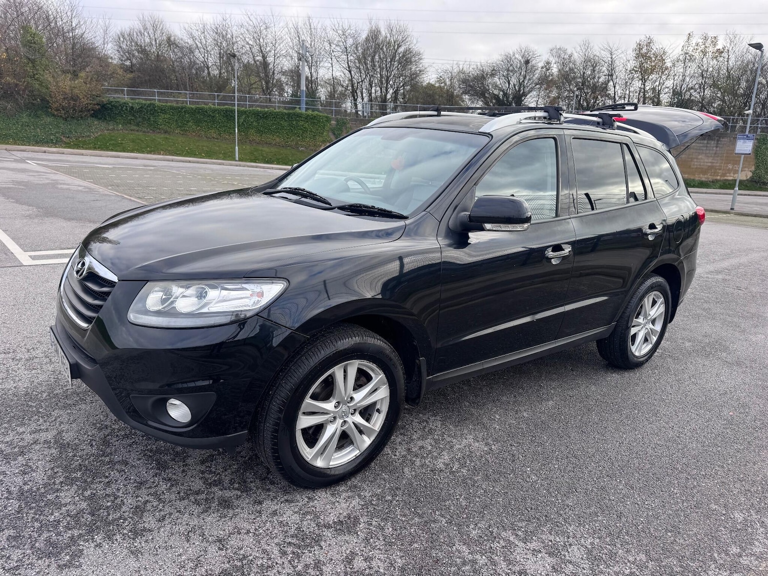 Used Hyundai Santa Fe 2011 for sale - 76597070: Photo 3