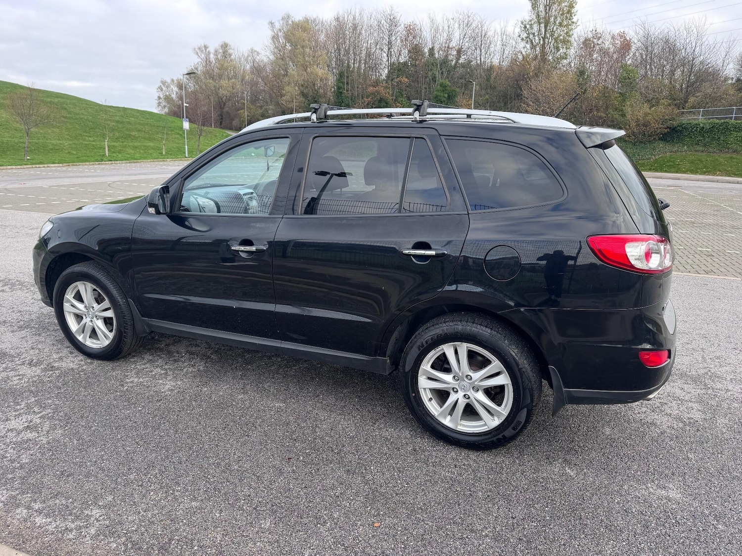 Used Hyundai Santa Fe 2011 for sale - 76597070: Photo 38