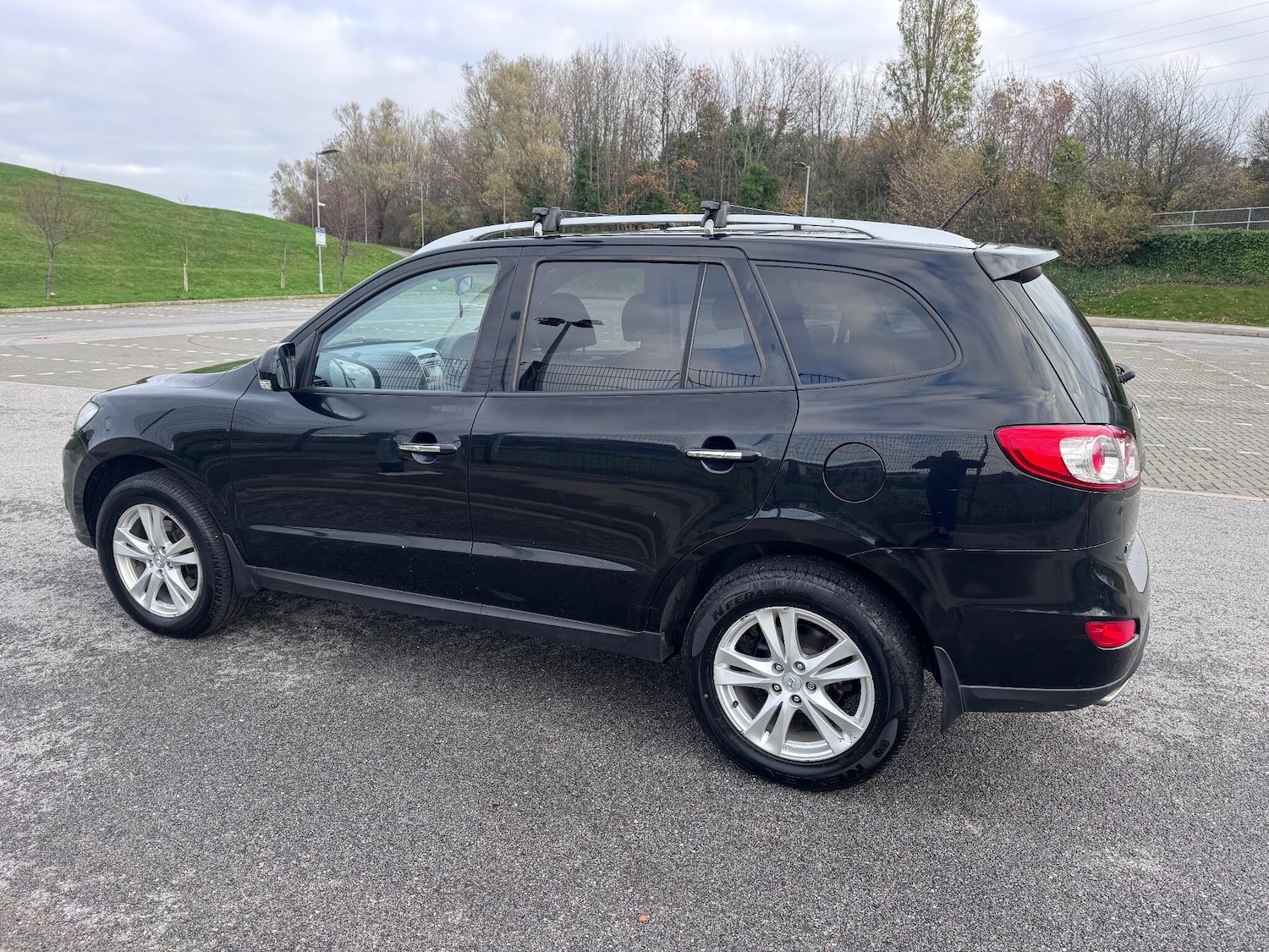 Used Hyundai Santa Fe 2011 for sale - 76597070: Photo 39