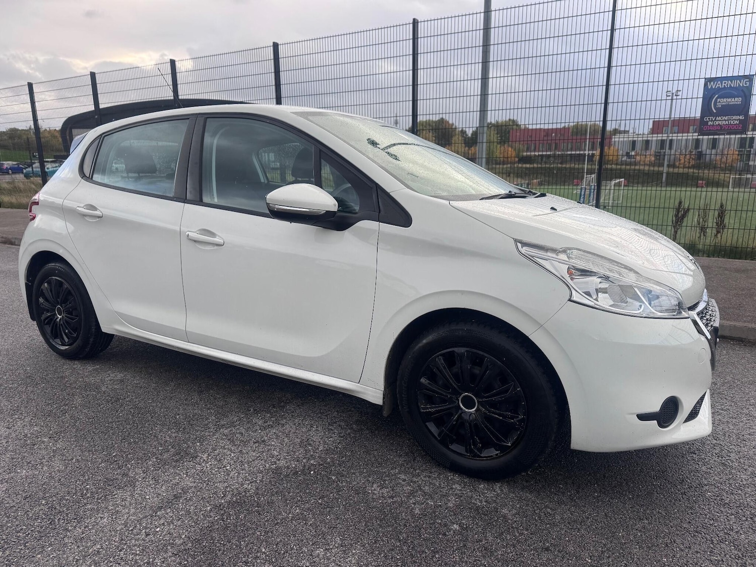 Used Peugeot 208 2013 for sale - 76360659: Photo 1