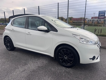 Used Peugeot 208 2013 for sale - 76360659: Photo