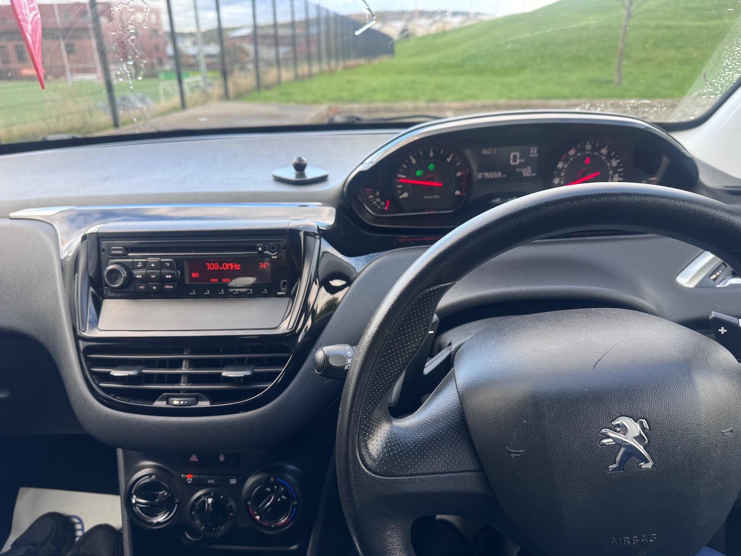 Used Peugeot 208 2013 for sale - 76360659: Photo 21