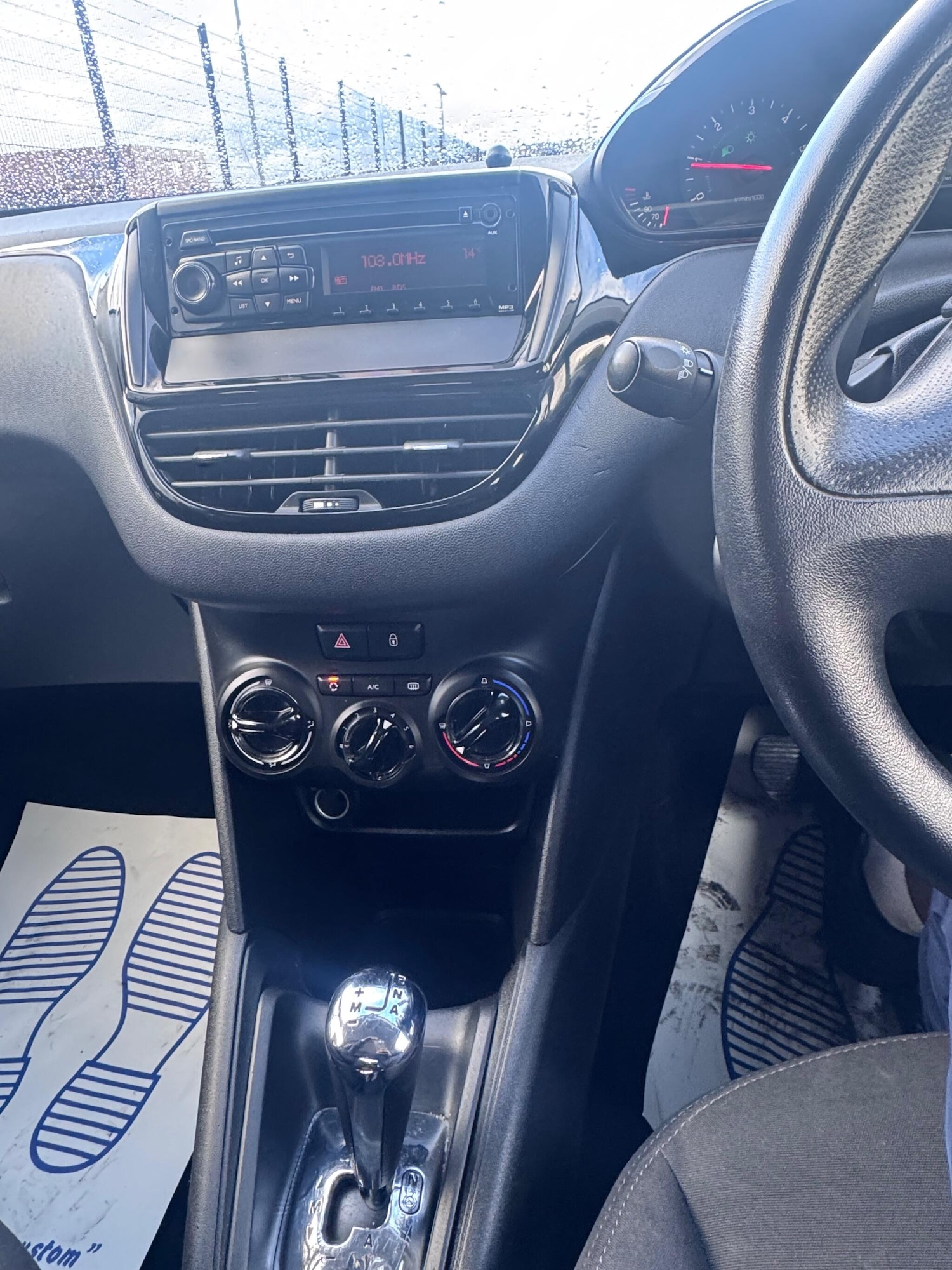 Used Peugeot 208 2013 for sale - 76360659: Photo 23