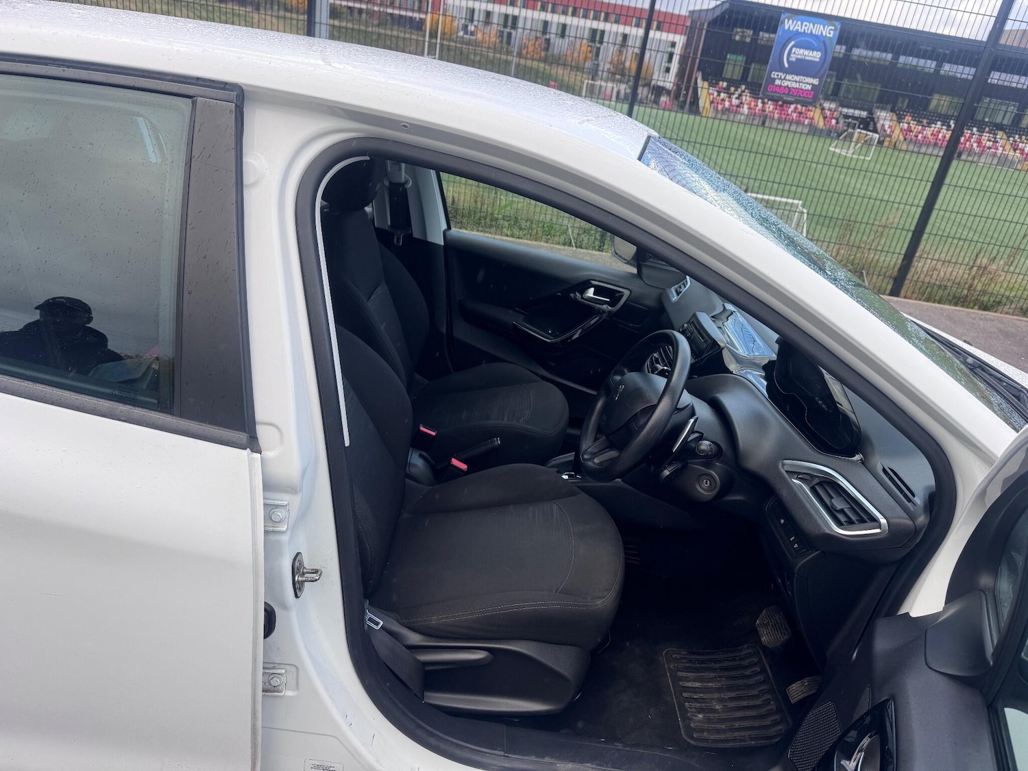 Used Peugeot 208 2013 for sale - 76360659: Photo 25