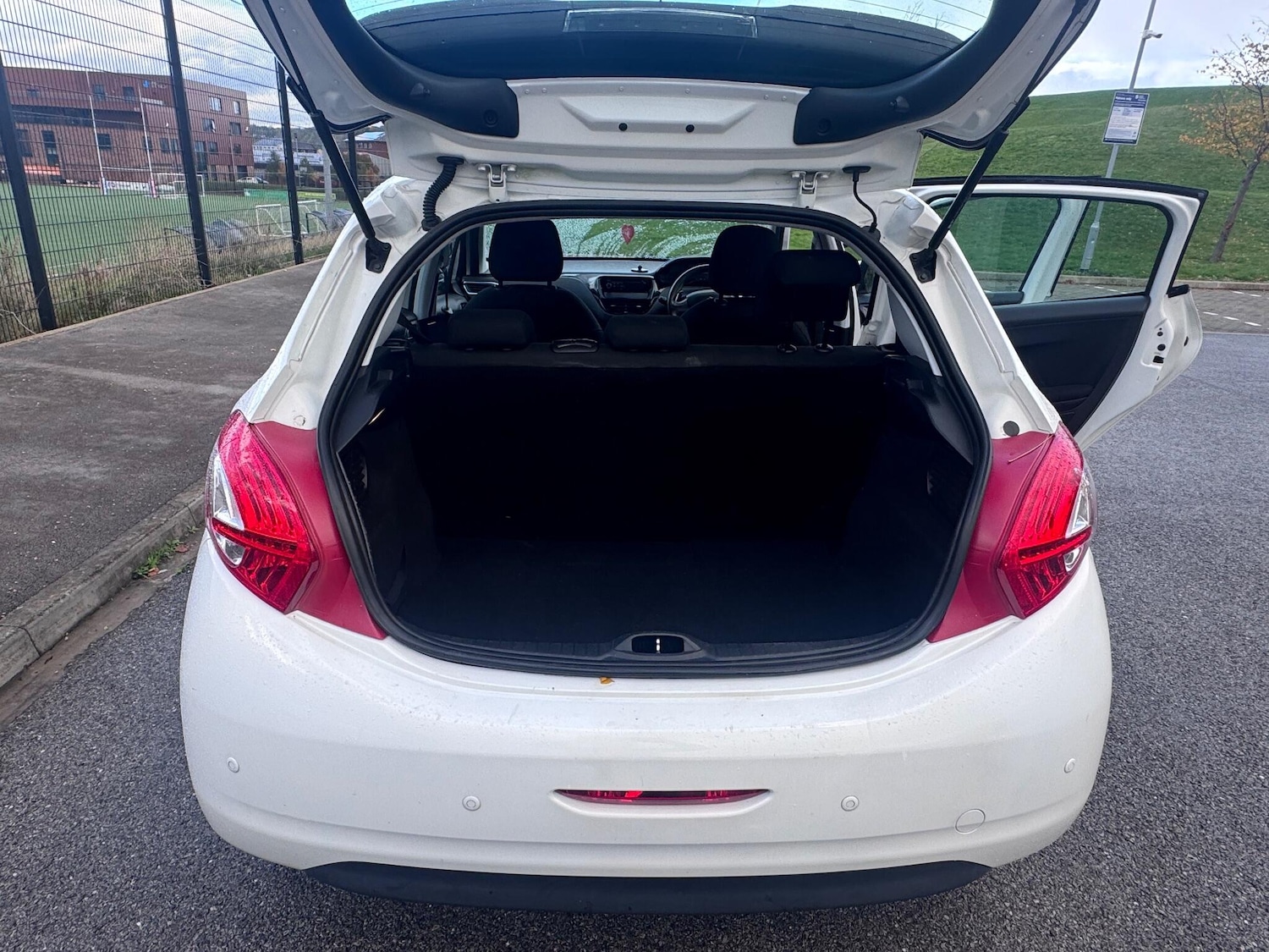 Used Peugeot 208 2013 for sale - 76360659: Photo 31