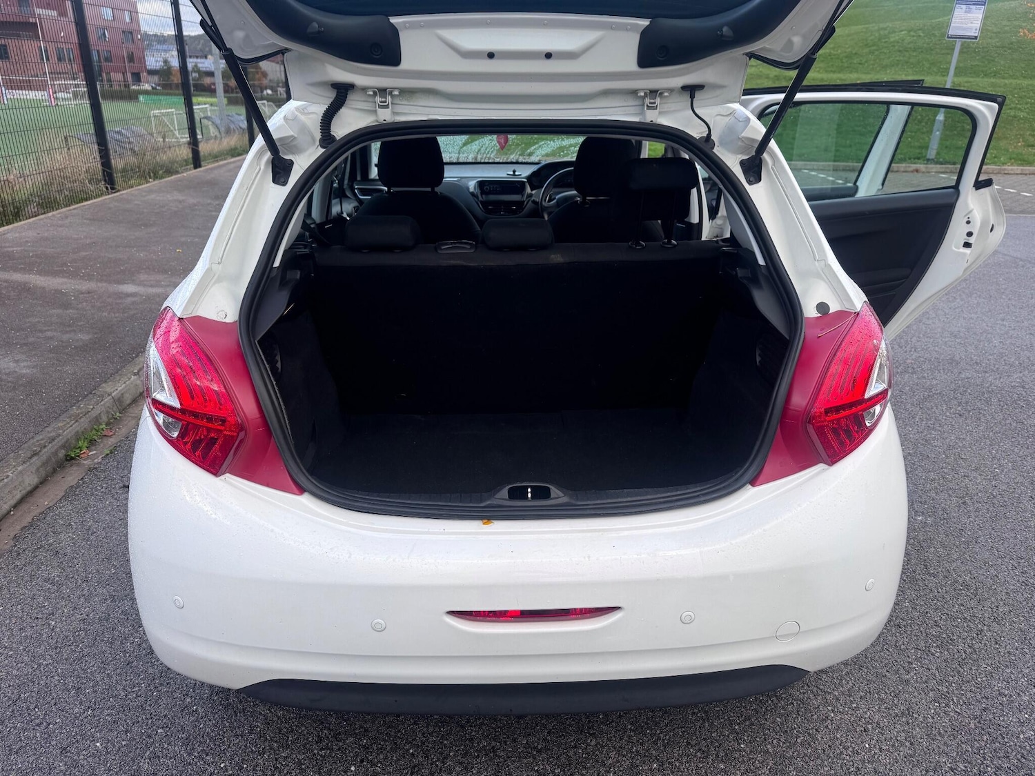 Used Peugeot 208 2013 for sale - 76360659: Photo 32