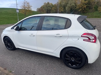 Used Peugeot 208 2013 for sale - 76360659: Photo
