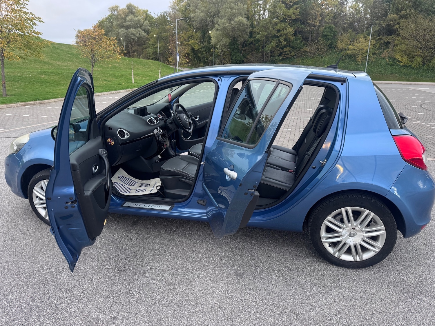 Used Renault Clio 2011 for sale - 77067937: Photo 14